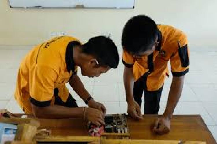 Ide Produk Kreatif dan Kewirausahaan untuk SMK Jurusan TKJ