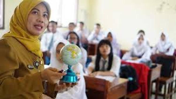Mengapa Indonesia Kekurangan Guru
