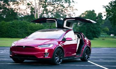 Jutaan Kendaraan Merek Tesla di Recall