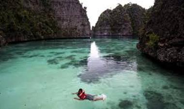 "The Lost Paradise” dan “Kota Senja” Teluk Triton Bahkan Keindahanya Melebihi Raja Ampat