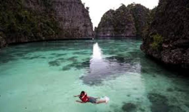 "The Lost Paradise” dan “Kota Senja” Teluk Triton Bahkan Keindahanya Melebihi Raja Ampat