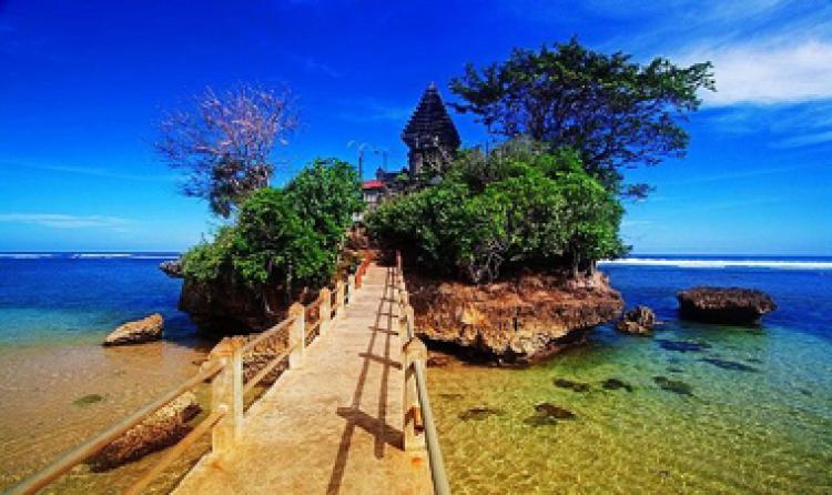 Pantai Terindah di Jawa Timur Ujung Pulau Jawa