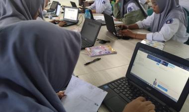 Mengintegrasikan Teknologi dalam Kurikulum Sekolah