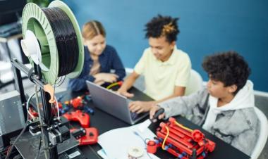 Mengembangkan Kreativitas Anak dengan Teknologi