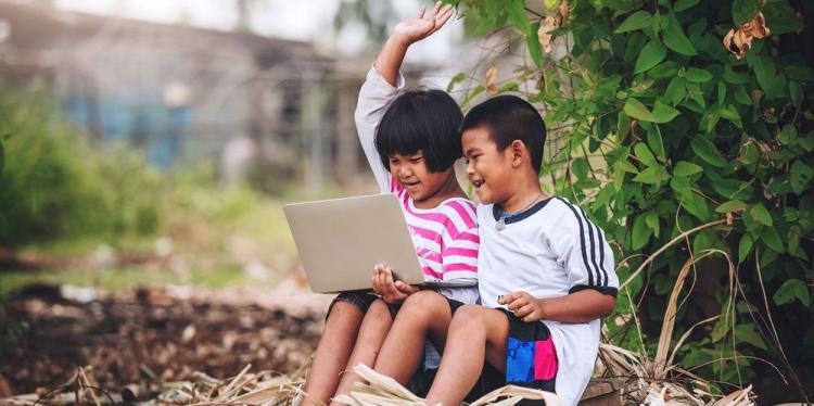 Mengatasi Kesenjangan Pendidikan dengan Teknologi