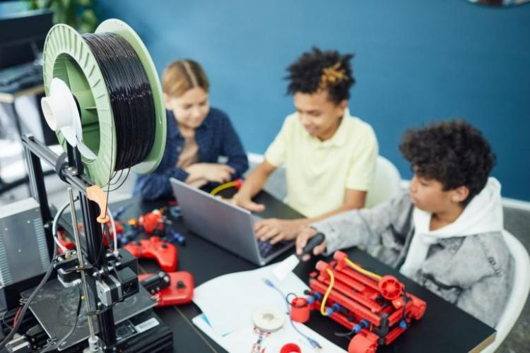 Mengembangkan Kreativitas Anak dengan Teknologi
