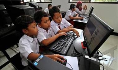 Teknologi Pendidikan untuk Memfasilitasi Pendidikan yang Adil dan Setara