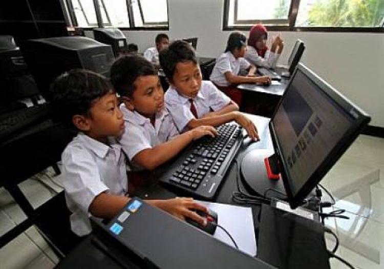 Teknologi Pendidikan untuk Memfasilitasi Pendidikan yang Adil dan Setara
