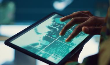 Bagaimana AI Meningkatkan Efisiensi dalam Aplikasi Komunikasi Digital