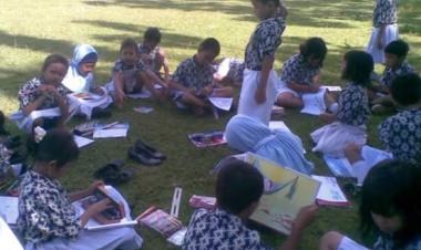 Pembelajaran Outdoor Belajar di Luar Kelas dengan Model Eksperiensial