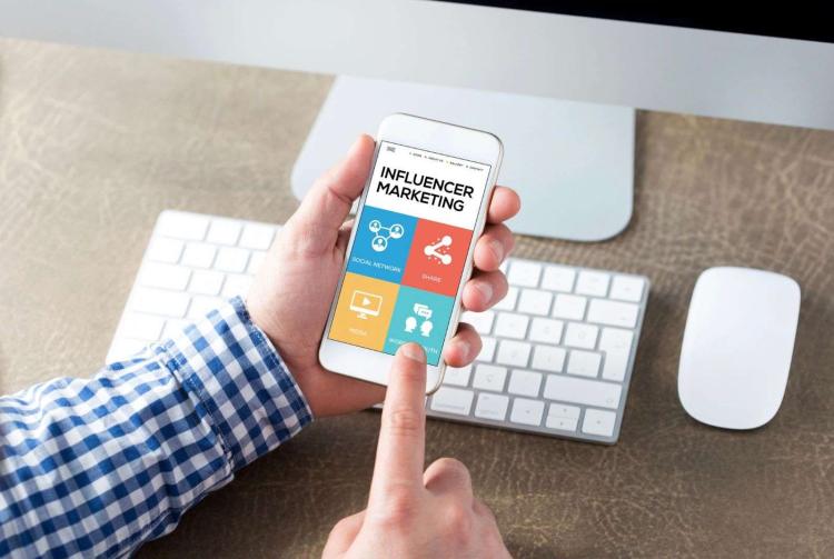 Peran Influencer dalam Komunikasi Digital di Era Modern
