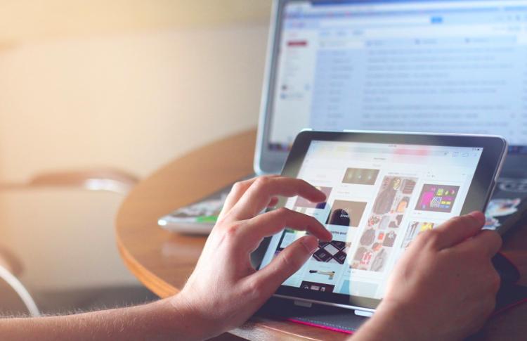 Bagaimana Teknologi Komunikasi Digital Membantu Tim Virtual